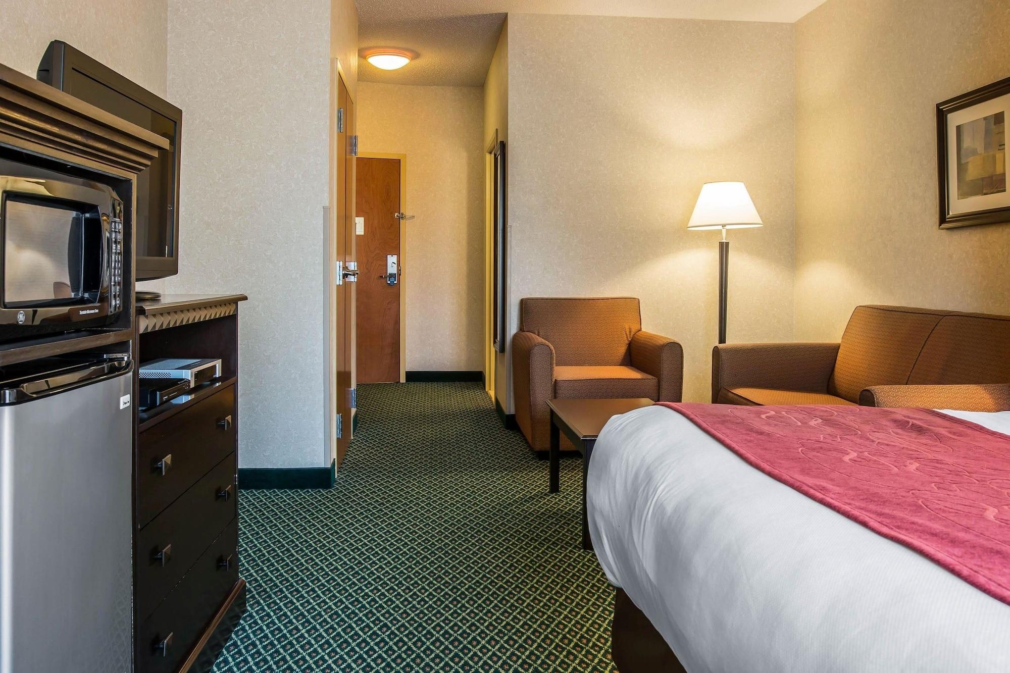 Comfort Suites Canton - Detroit Exterior photo