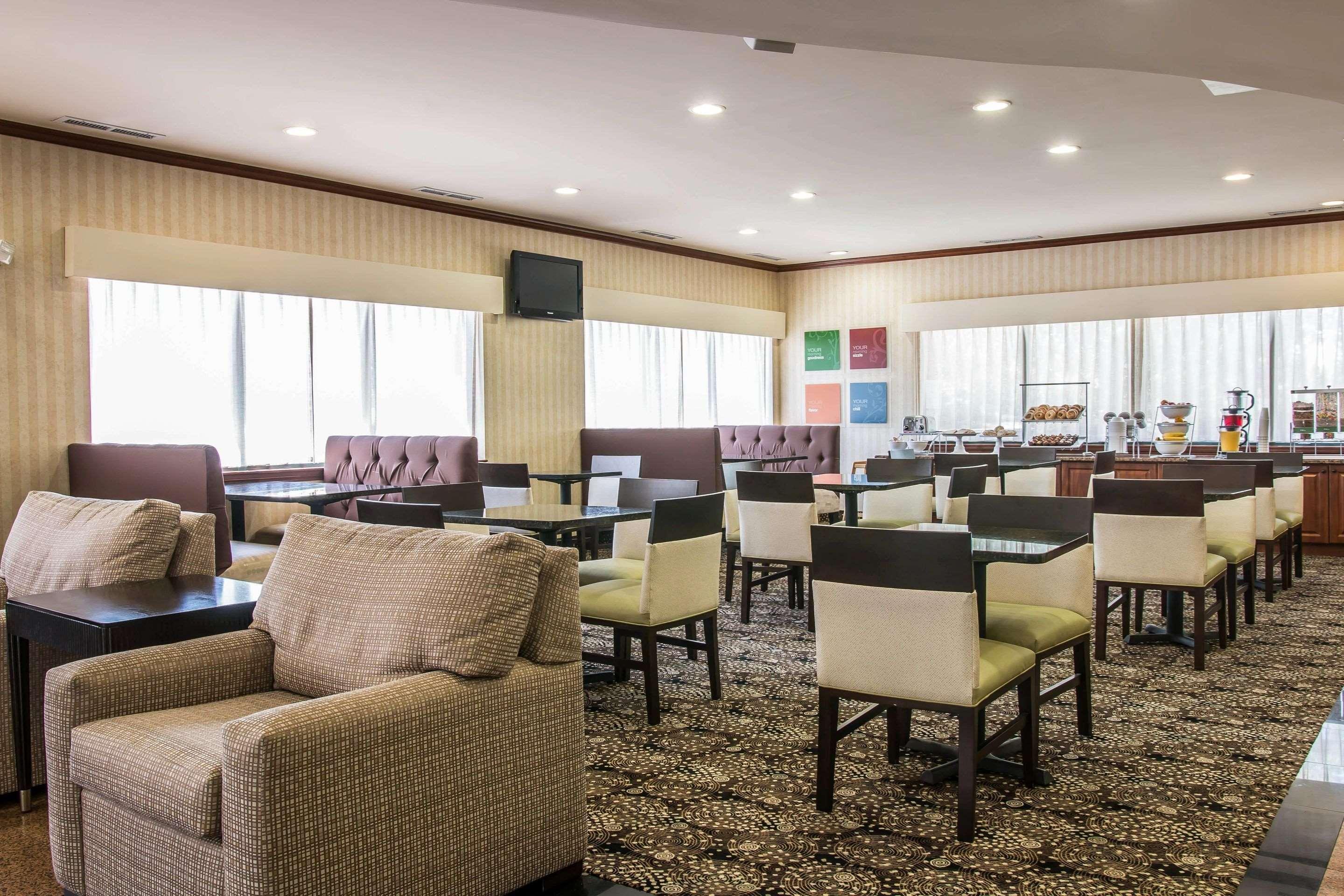 Comfort Suites Canton - Detroit Exterior photo