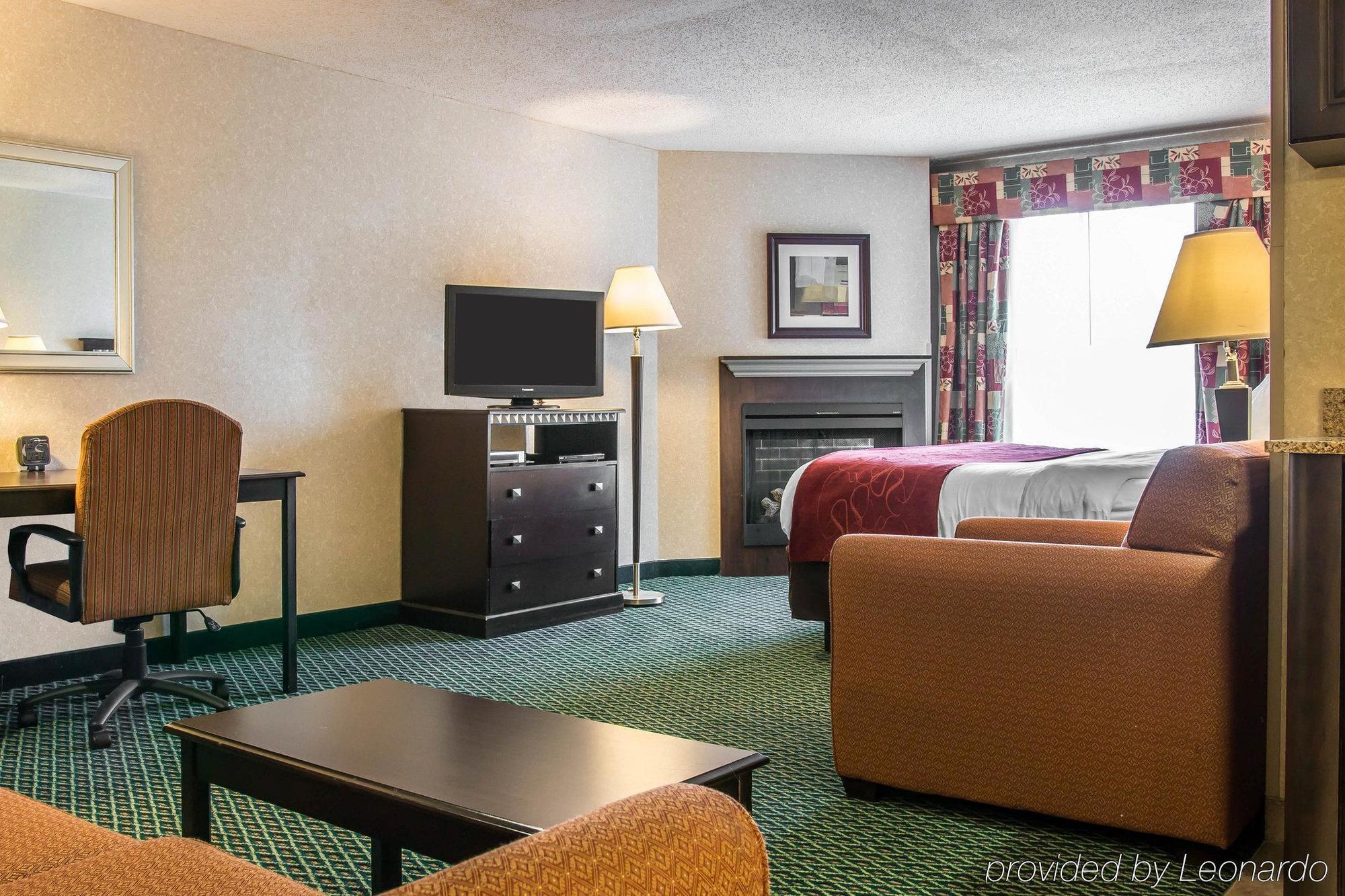 Comfort Suites Canton - Detroit Exterior photo