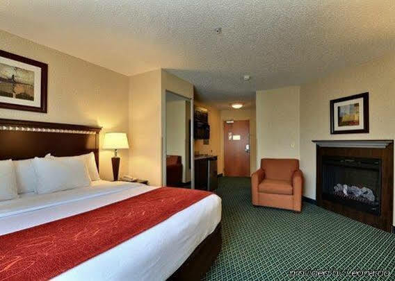 Comfort Suites Canton - Detroit Exterior photo