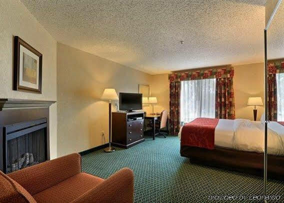 Comfort Suites Canton - Detroit Exterior photo