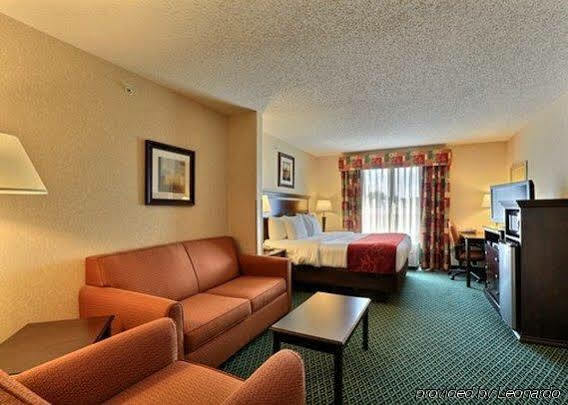 Comfort Suites Canton - Detroit Exterior photo